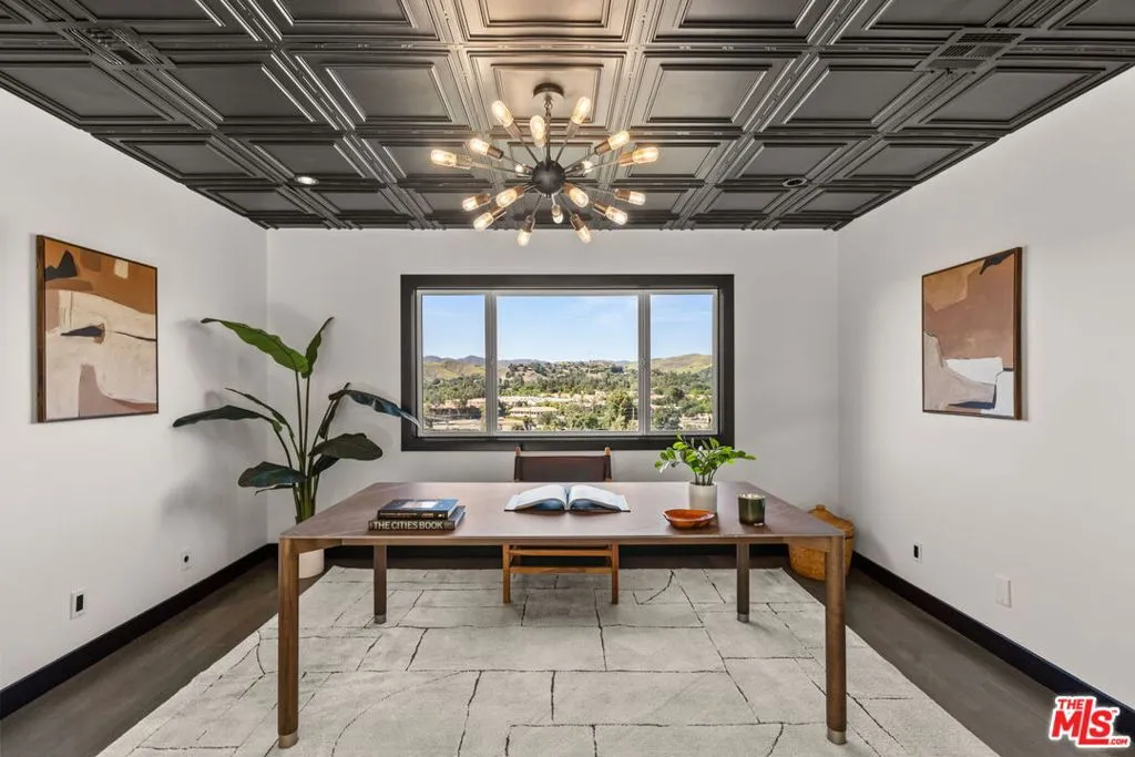 28207 Laura La Plante Drive, Agoura Hills, California 91301 home-pic-9