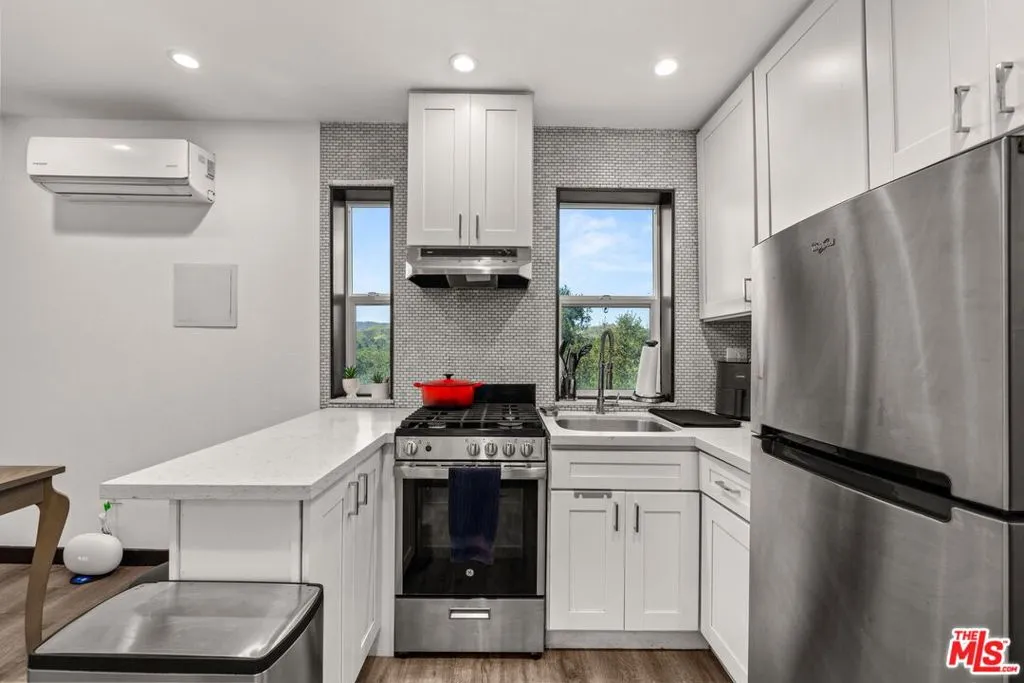 28207 Laura La Plante Drive, Agoura Hills, California 91301 home-pic-44