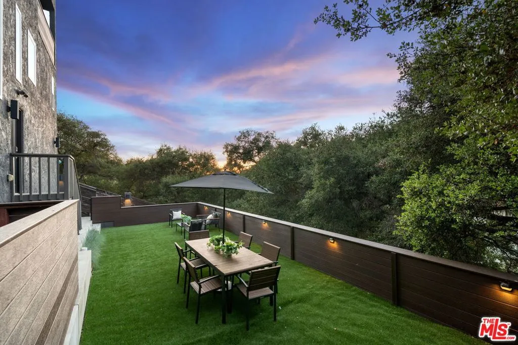 28207 Laura La Plante Drive, Agoura Hills, California 91301 home-pic-64