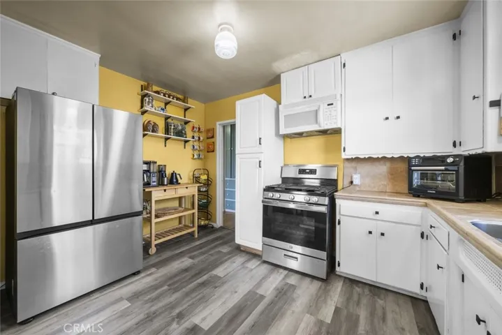 2184 S Towne Avenue, Pomona, California 91766