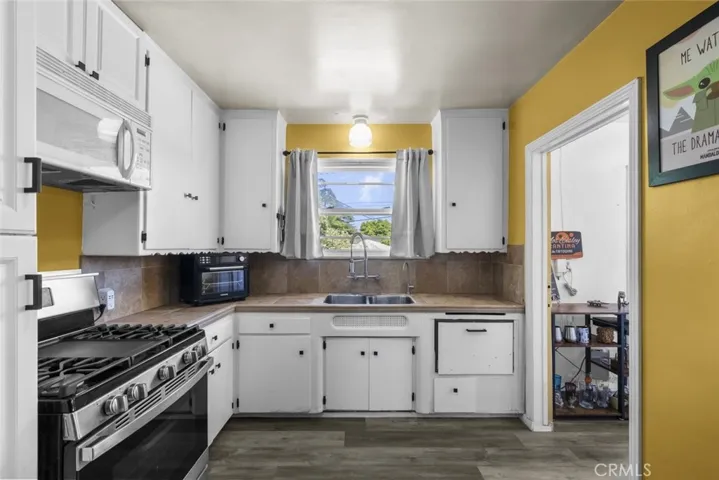 2184 S Towne Avenue, Pomona, California 91766