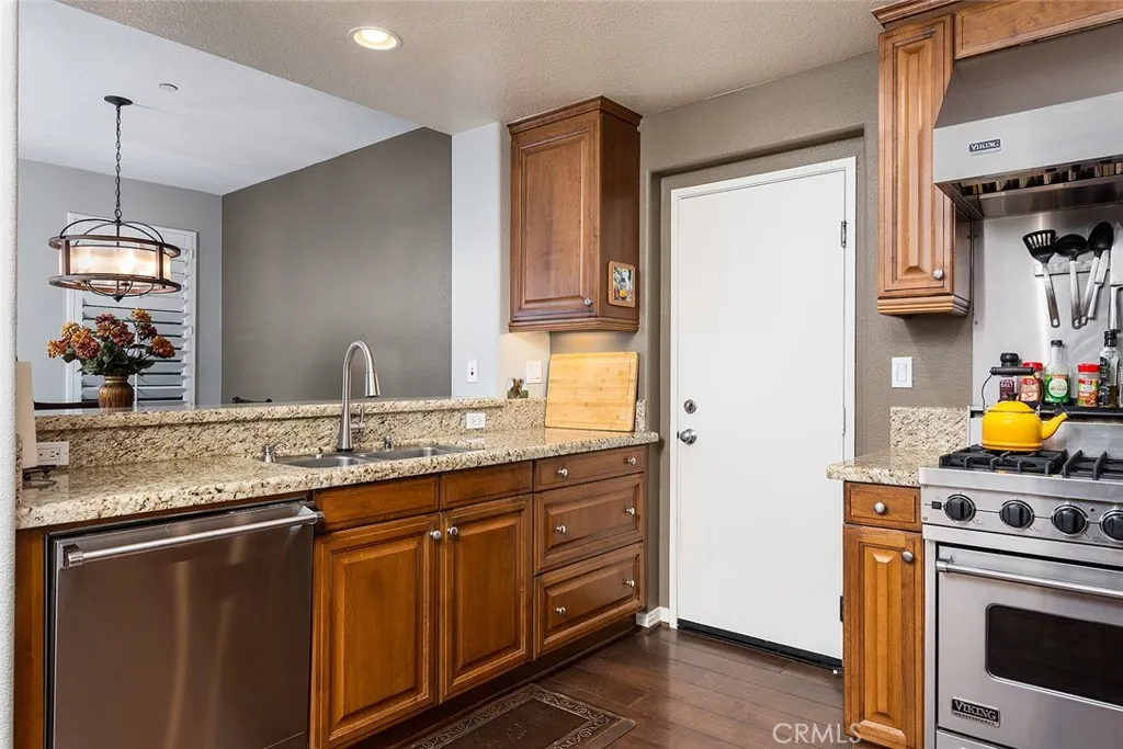 453 N Altadena Drive 7, Pasadena, California 91107 home-pic-14