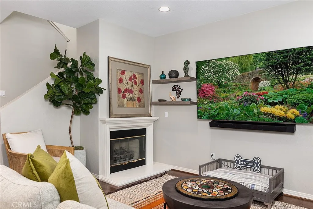 453 N Altadena Drive 7, Pasadena, California 91107 home-pic-11