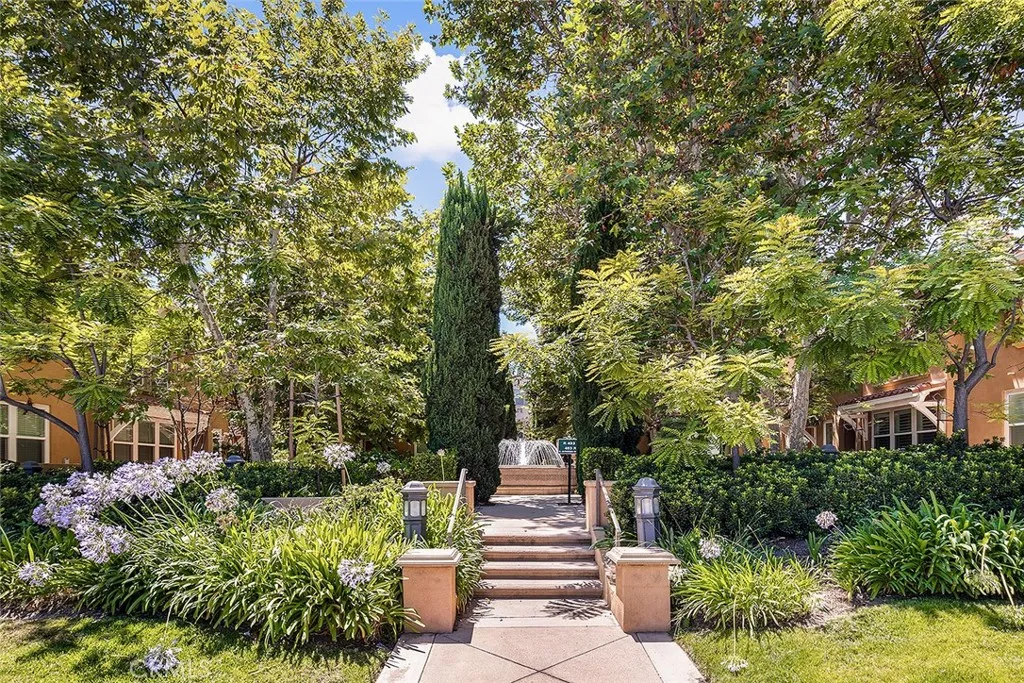 453 N Altadena Drive 7, Pasadena, California 91107 home-pic-3
