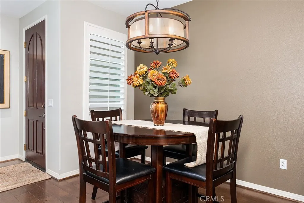 453 N Altadena Drive 7, Pasadena, California 91107 home-pic-12