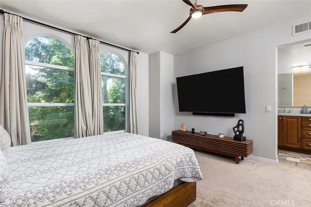 453 N Altadena Drive 7, Pasadena, California 91107 home-pic-18