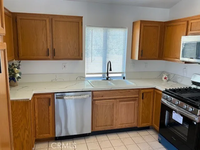 12873 Cobalt Road, Victorville, California 92392 home-pic-10