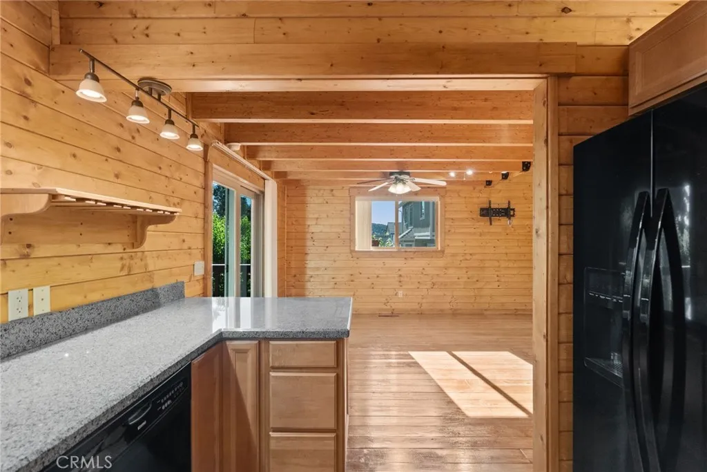 1242 Alpinview Drive, Big Bear City, California 92314 home-pic-20