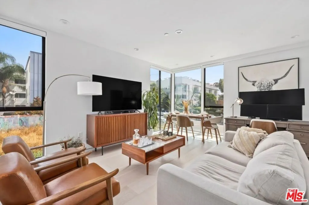 1243 N Gower Street, Hollywood, California 90038, 3 Bedrooms Bedrooms, ,4 BathroomsBathrooms,Residential,For Sale,Gower,25562605