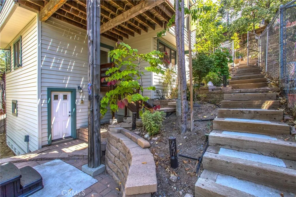 30421 Live Oak Drive, Running Springs, California 92382 home-pic-30