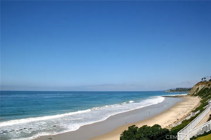 DIRECT BEACH ACCESS