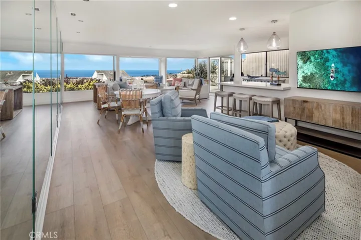 SPACIOUS OPEN-CONCEPT DESIGN