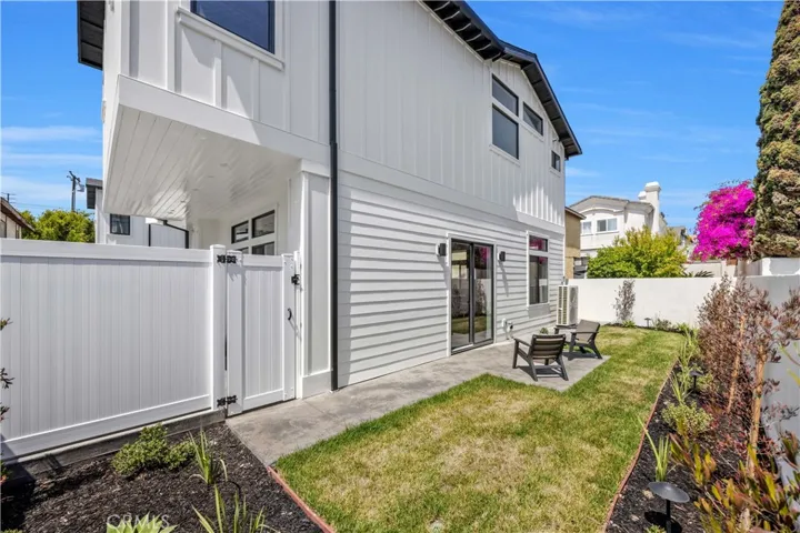 2102 Marshallfield Lane B, Redondo Beach, California 90278