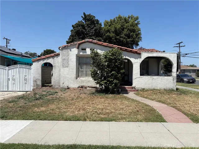 2391 Fashion Avenue, Long Beach, California 90810