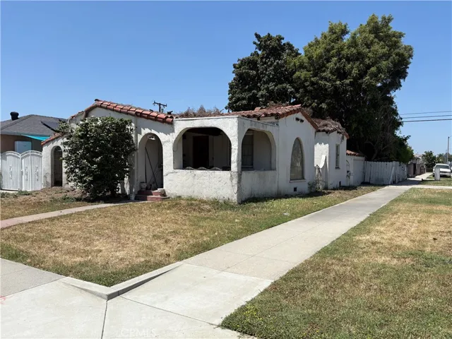 2391 Fashion Avenue, Long Beach, California 90810