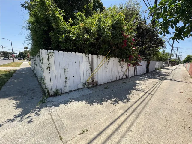 2391 Fashion Avenue, Long Beach, California 90810