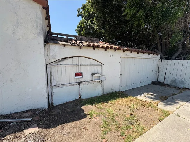 2391 Fashion Avenue, Long Beach, California 90810