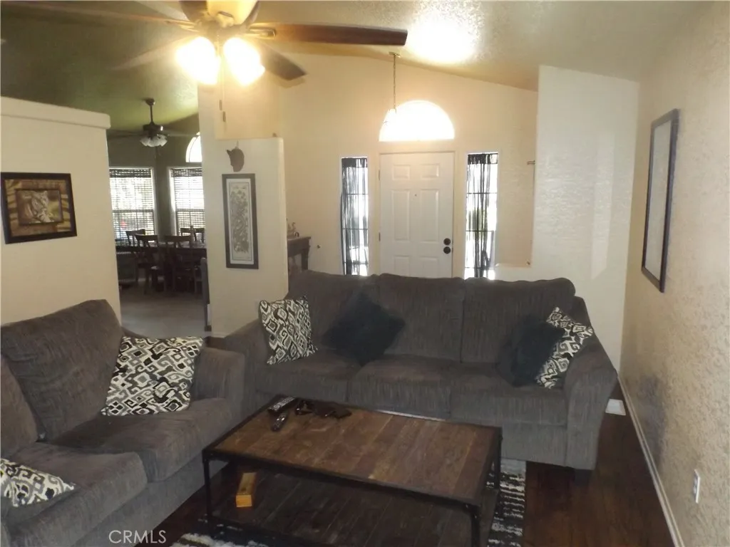 19842 Canyon View Drive, Canyon Country, California 91351 home-pic-5
