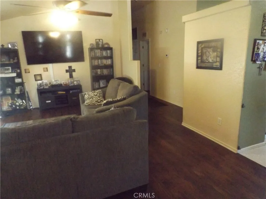 19842 Canyon View Drive, Canyon Country, California 91351 home-pic-1