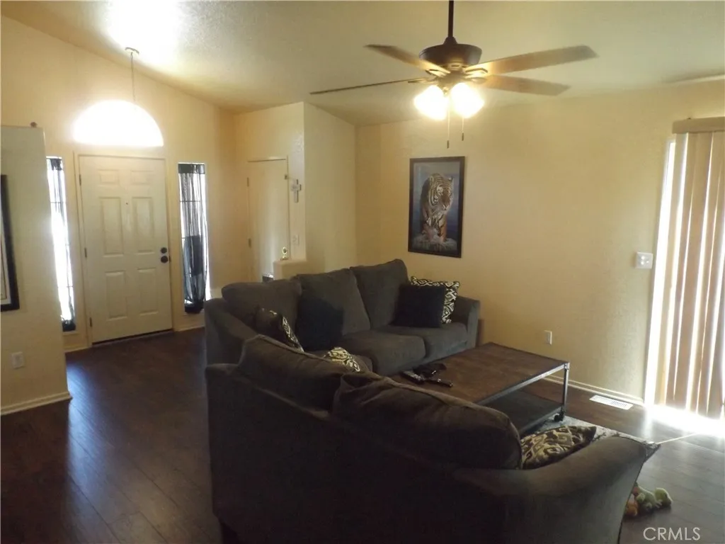 19842 Canyon View Drive, Canyon Country, California 91351 home-pic-3
