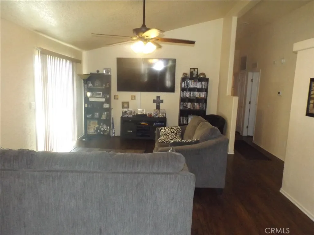 19842 Canyon View Drive, Canyon Country, California 91351 home-pic-8