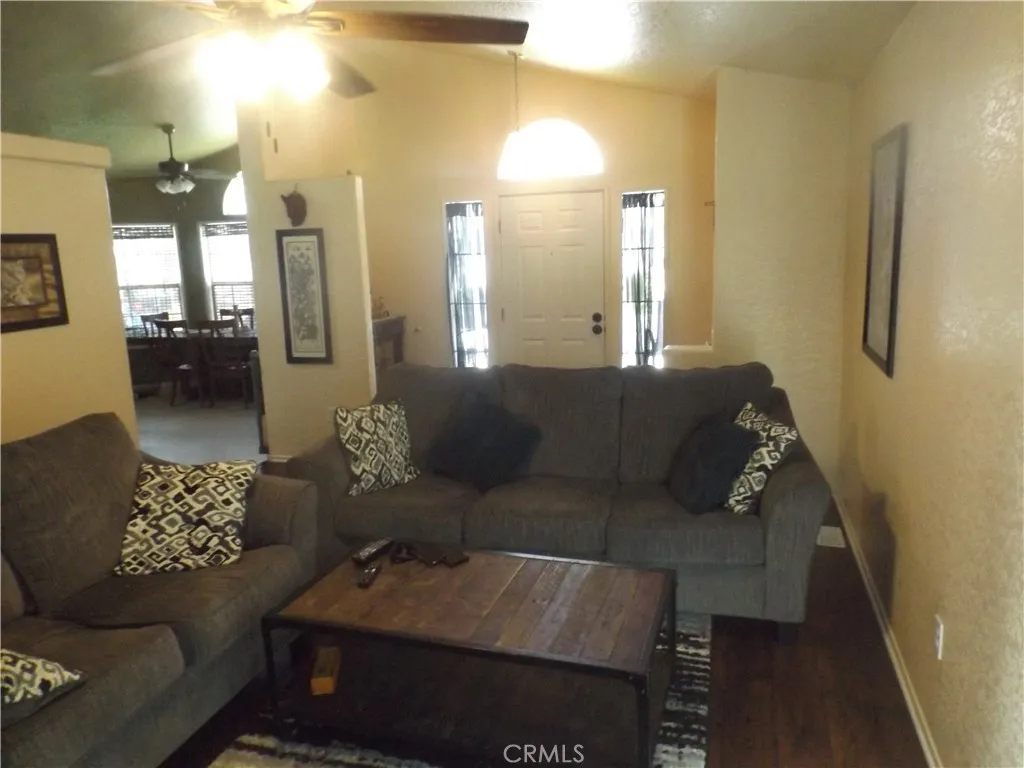 19842 Canyon View Drive, Canyon Country, California 91351 home-pic-4