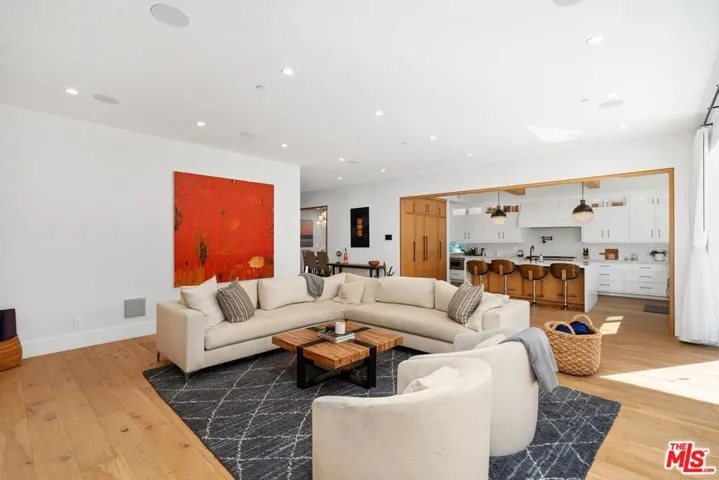 4937 Rubio Avenue, Encino, California 91436