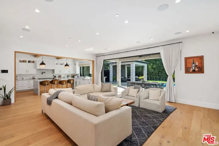 4937 Rubio Avenue, Encino, California 91436