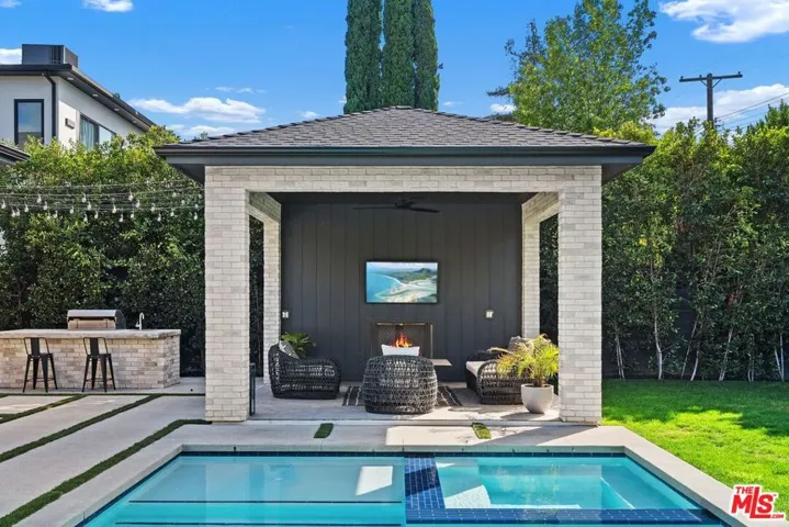 4937 Rubio Avenue, Encino, California 91436