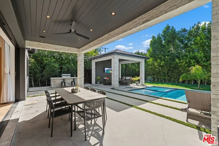 4937 Rubio Avenue, Encino, California 91436