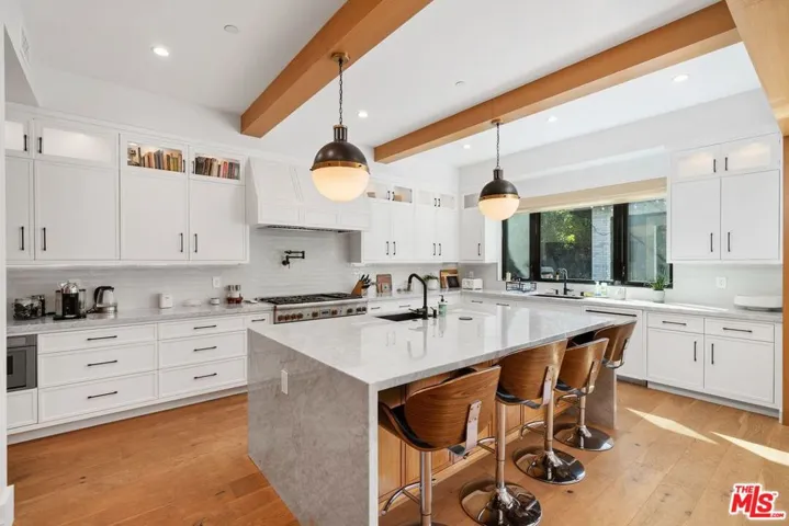 4937 Rubio Avenue, Encino, California 91436