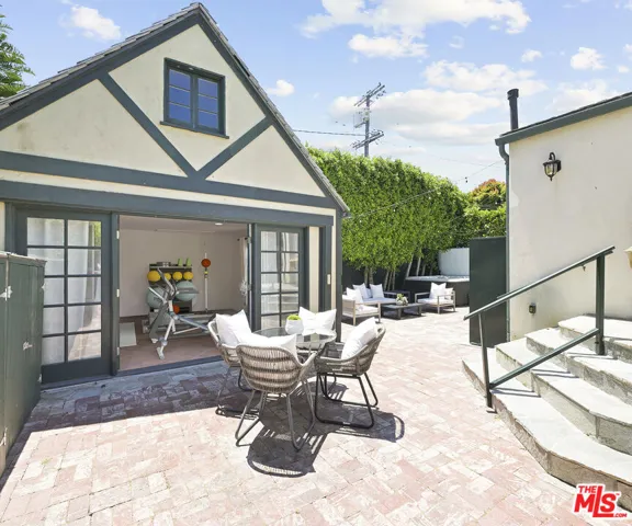 10520 Almayo Avenue, Los Angeles, California 90064