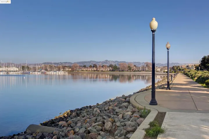 Marina Bay Lifestyle