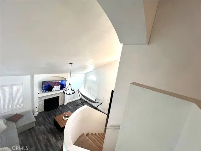 Upstairs view to livingroom