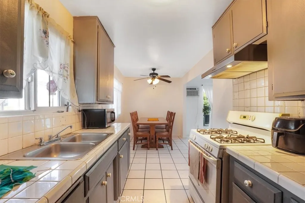 6904 Radford Avenue 1, North Hollywood, California 91605 home-pic-10