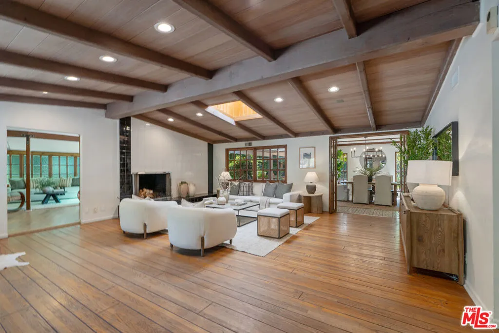 4835 Corbin Avenue, Tarzana, California 91356 home-pic-7