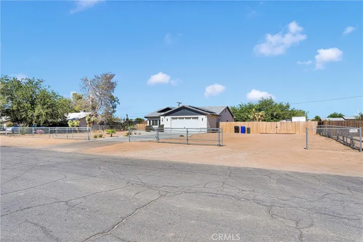 12207 Snapping Turtle Road, Apple Valley, California 92308