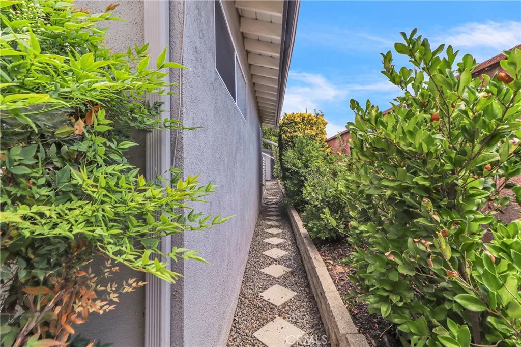 622 Esther Way, Redlands, California 92373 home-pic-35