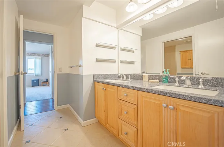 UPSTAIRS BATHROOM