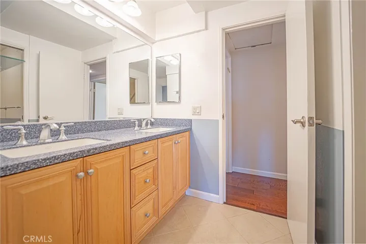 UPSTAIRS BATHROOM