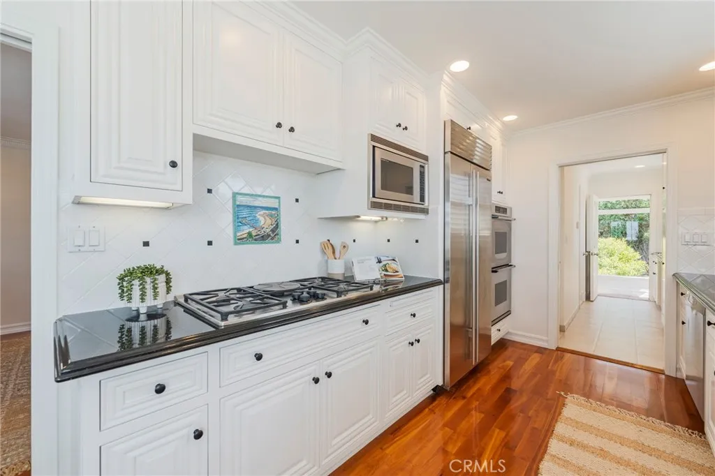426 Via La Selva, Redondo Beach, California 90277 home-pic-17
