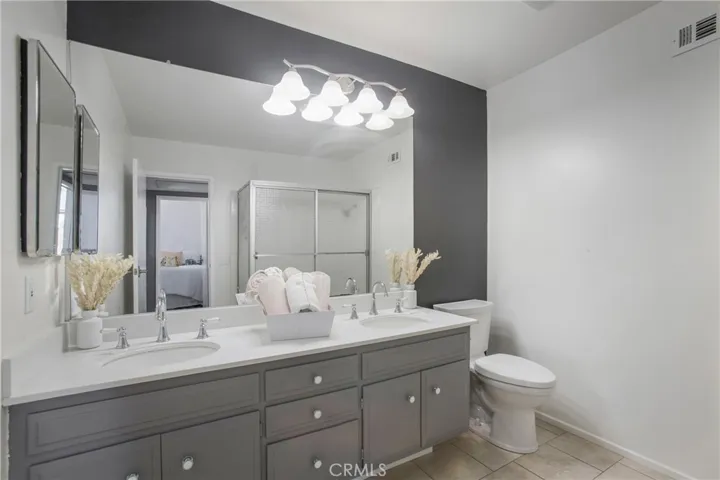 Spacious secondary bathroom