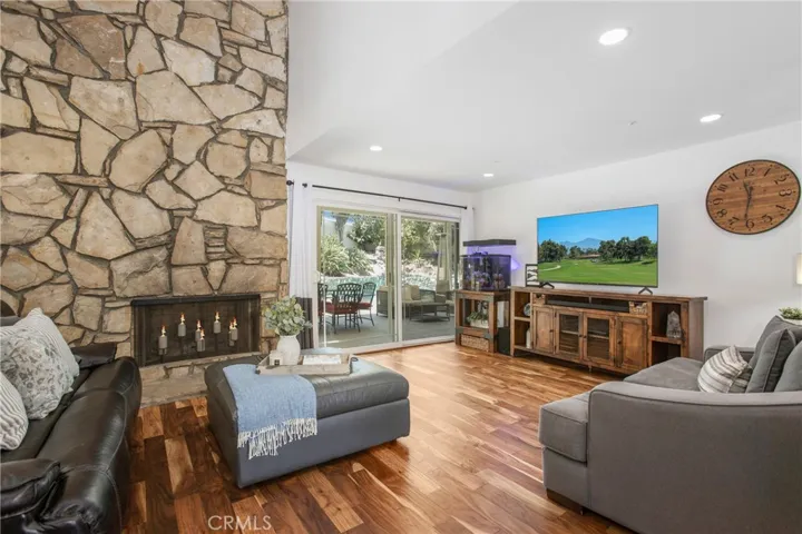 Family room - Recessed LED lighting - fireplace