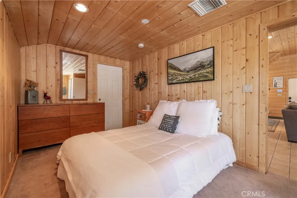 1118 Bruin Trail, Fawnskin, California 92333 home-pic-19