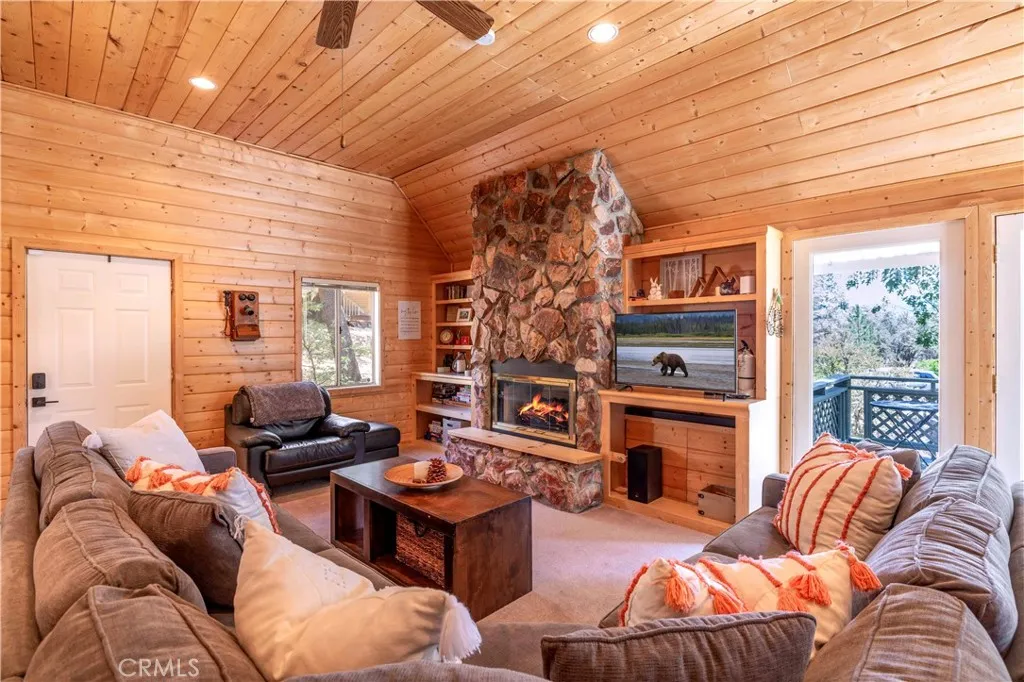 1118 Bruin Trail, Fawnskin, California 92333 home-pic-4