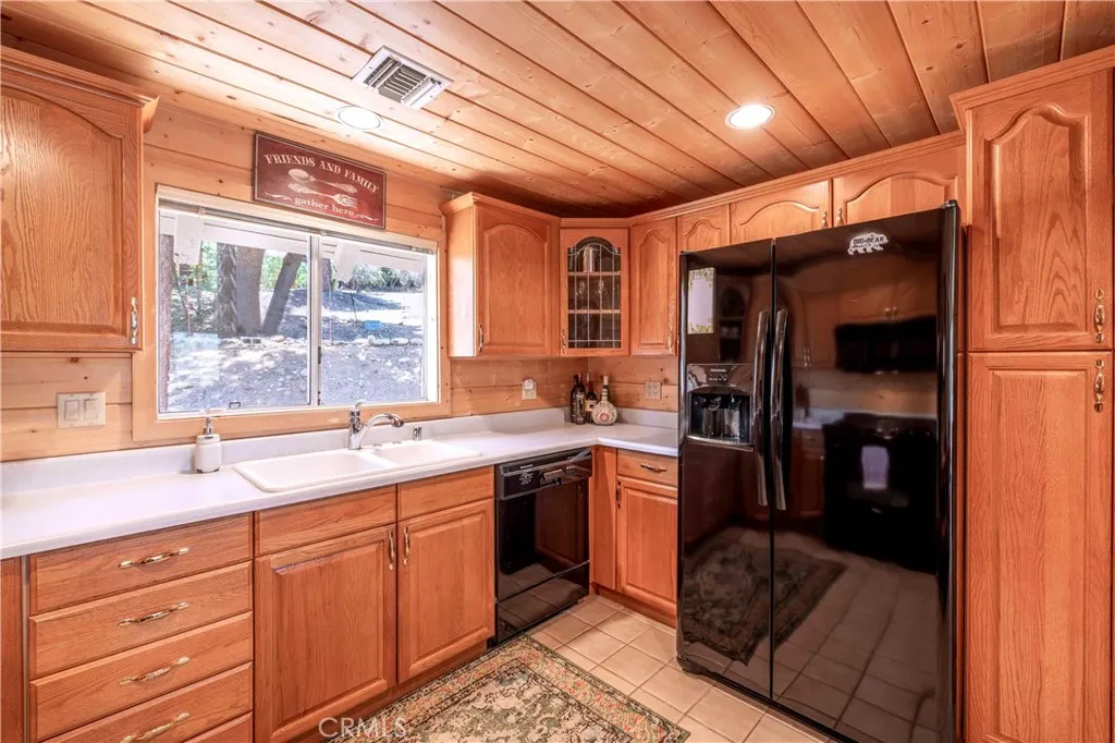 1118 Bruin Trail, Fawnskin, California 92333 home-pic-8