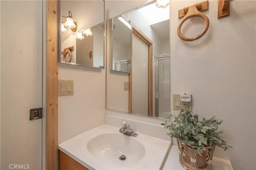 1118 Bruin Trail, Fawnskin, California 92333 home-pic-17