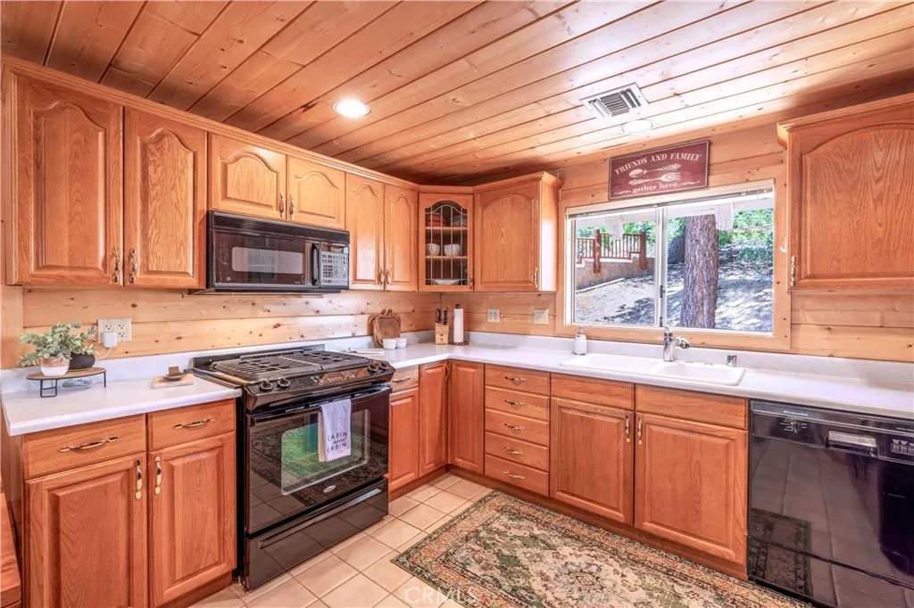 1118 Bruin Trail, Fawnskin, California 92333 home-pic-7