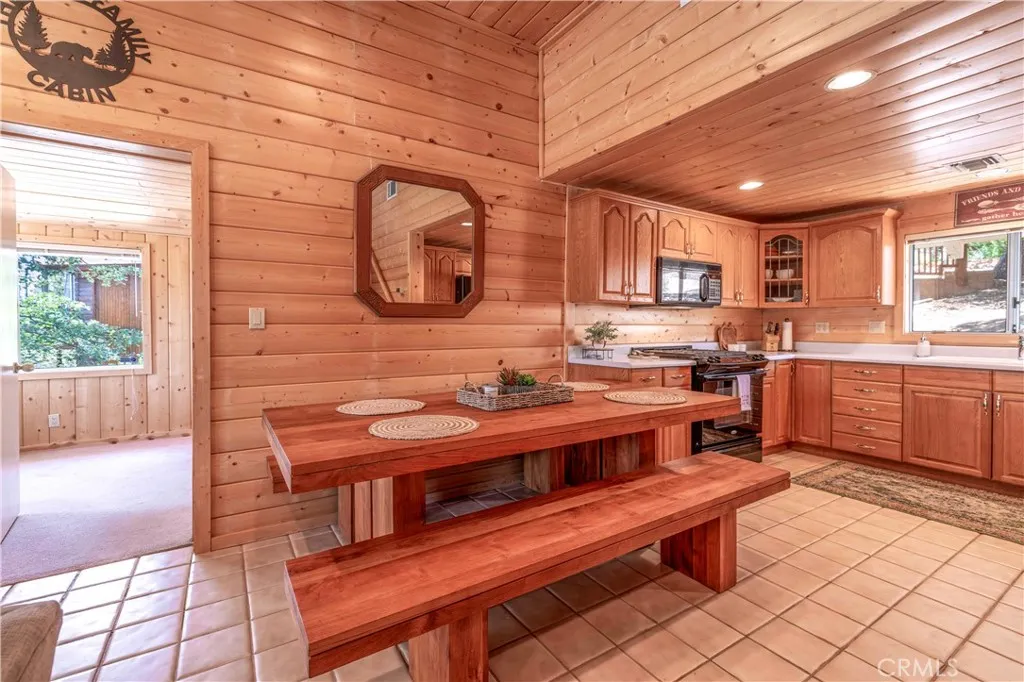 1118 Bruin Trail, Fawnskin, California 92333 home-pic-11