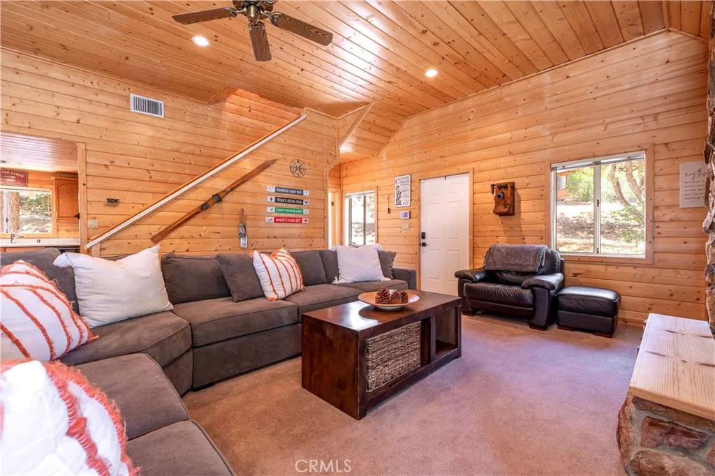 1118 Bruin Trail, Fawnskin, California 92333 home-pic-5